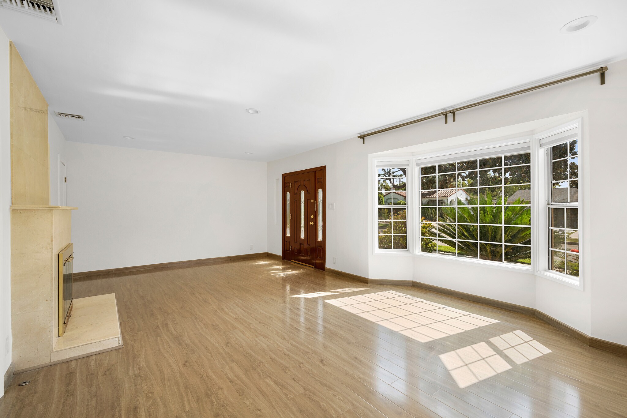 Building Photo - 905 Graynold Ave
