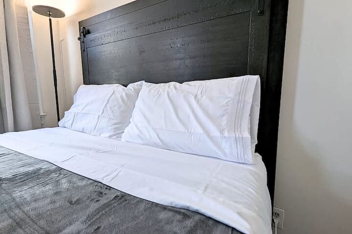 Building Photo - 108 Gotthart St