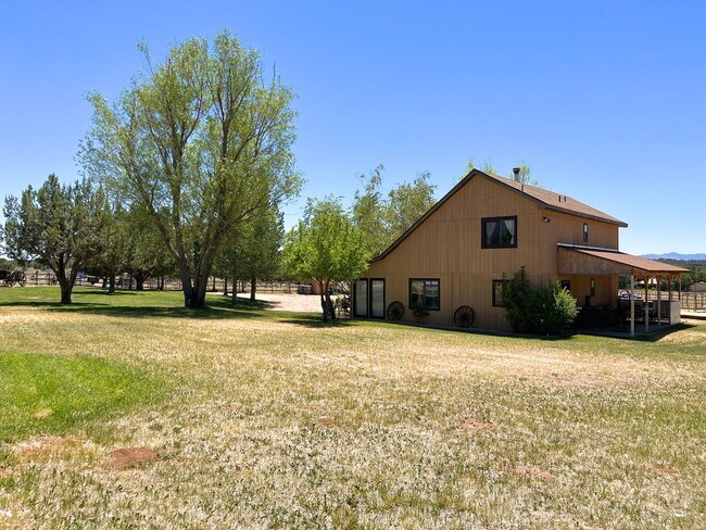 Building Photo - Horsemans Property