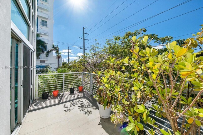 Building Photo - 7700 Collins Ave