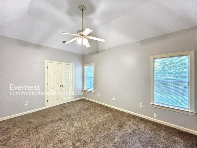 Building Photo - 692 Walnut Valley Ln