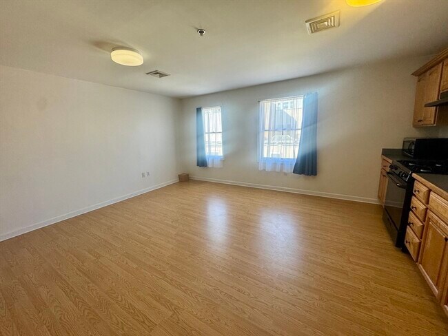 Building Photo - 145 Union St