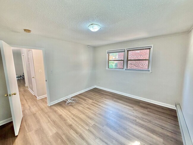 Building Photo - Arlington Gazebo Love, One Bedroom Close to Everything near Ballston