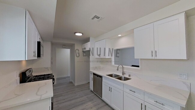 Building Photo - Updated 4Bd 2Ba Home in Tustin