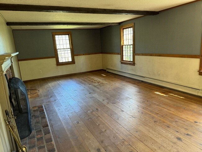 Building Photo - 3 Bedroom, 2.5 Bathroom Home in Cedar Crest