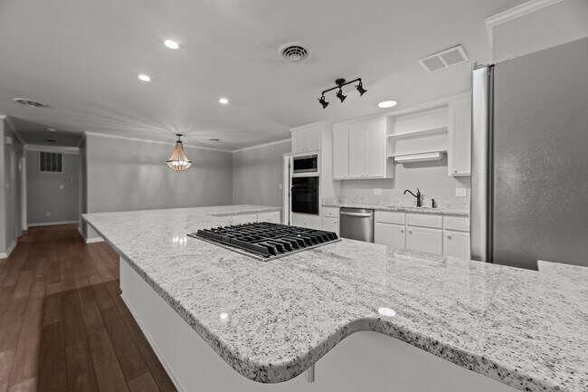 Building Photo - 105 3rd St