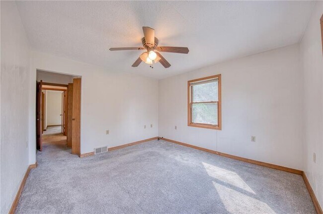Building Photo - 4465 Mt Troy Rd Ext