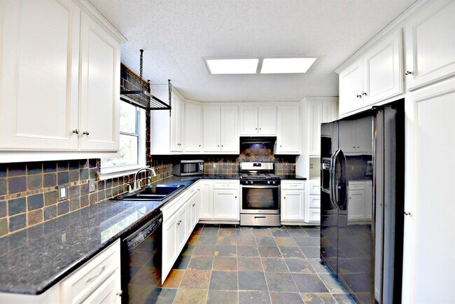 Building Photo - 511 Cripple Creek Rd