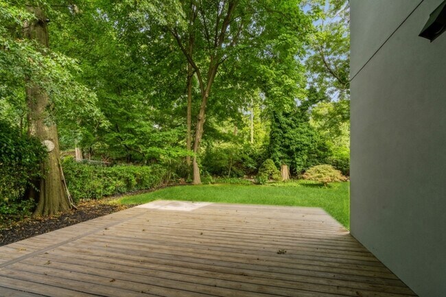 Building Photo - 66 E Gramercy Pl