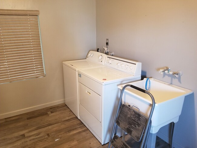 Building Photo - 2 Bedroom, 2 Bathroom Country Home