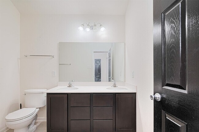 Building Photo - 3215 Laurel Bend Ln