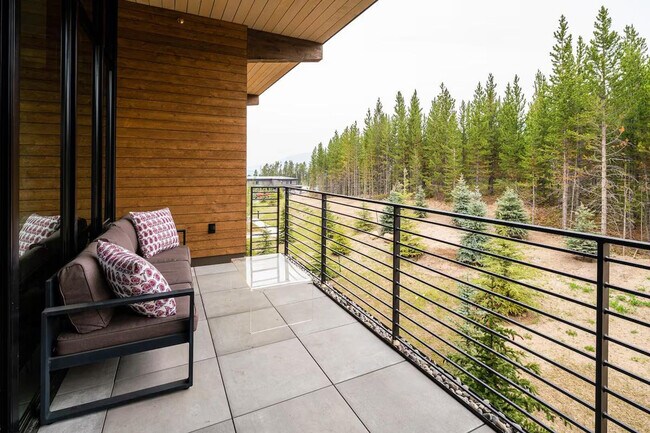 Building Photo - 4 Boathouse Way