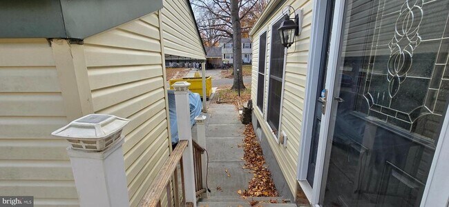 Building Photo - 9004 Flicker Pl