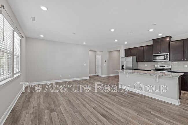 Building Photo - 138 Willow Grove Ln