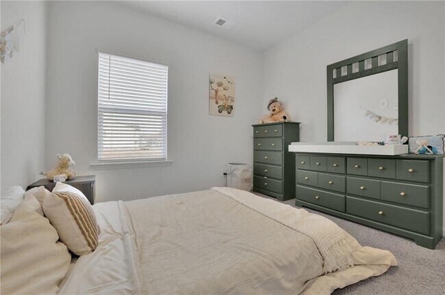 Building Photo - 803 Dundee Wy