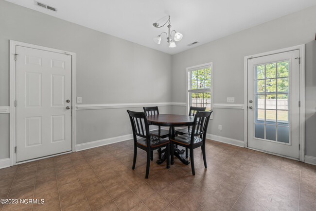 Building Photo - 270 Silver Hills Dr