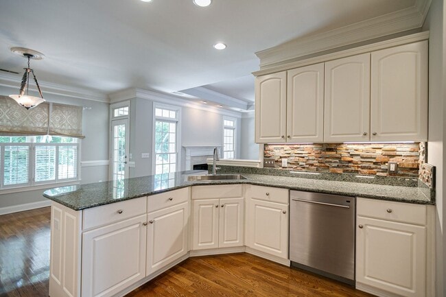 Building Photo - Beautiful Home in Willow Springs Just Minu...