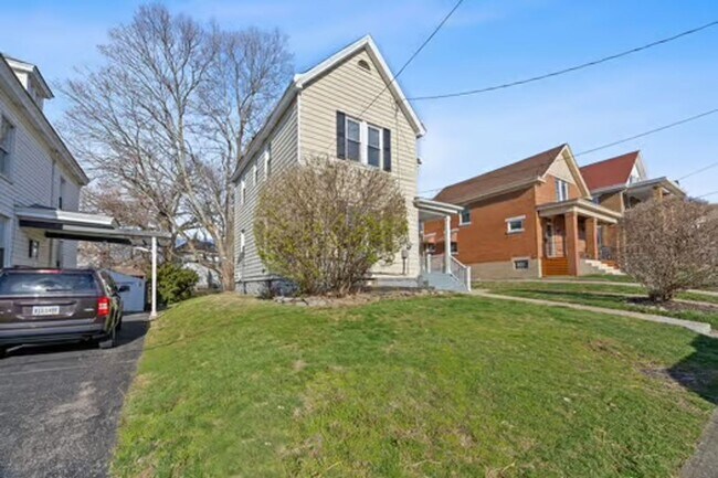 Building Photo - CHEVIOT:  Adorable 2+ bed 1.5 bath 2 story w 2 car garage