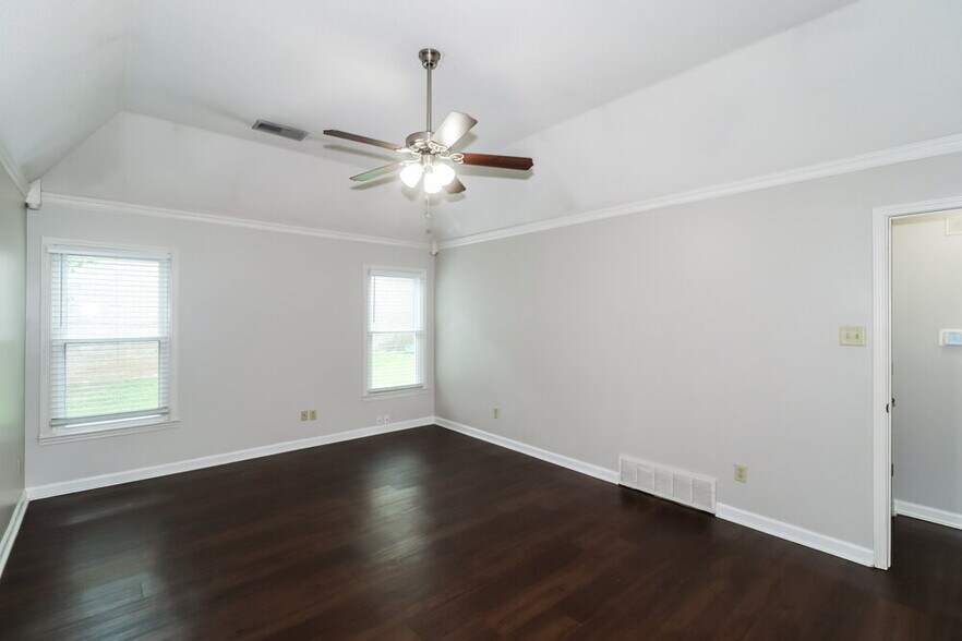 Building Photo - 9335 Barrow Dr