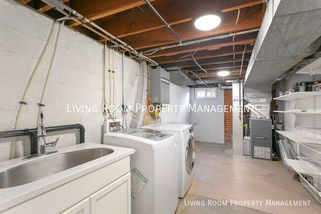 Building Photo - 3524 NE Simpson St