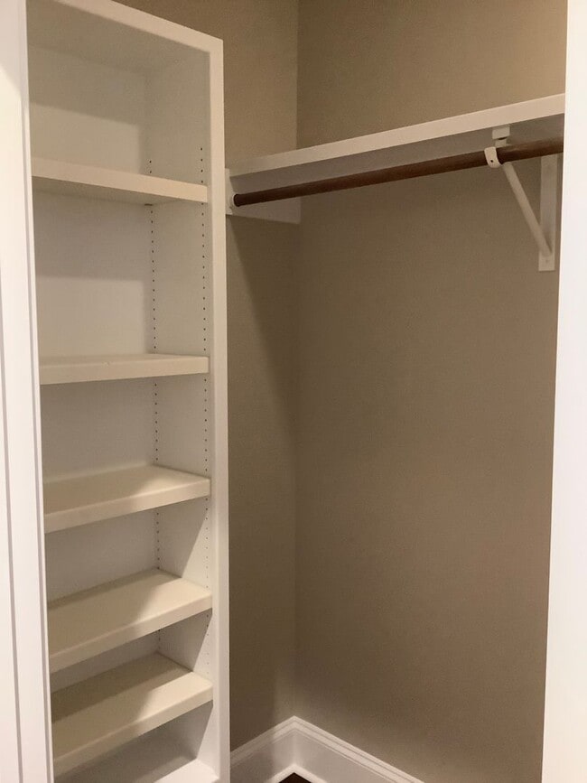 Building Photo - Newly Renovated! Music Row Gated Condo