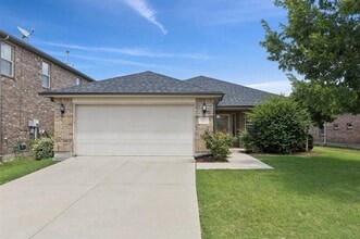 Building Photo - 913 Lovebird Ln