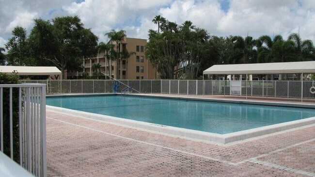 Building Photo - 7260 Kinghurst Dr
