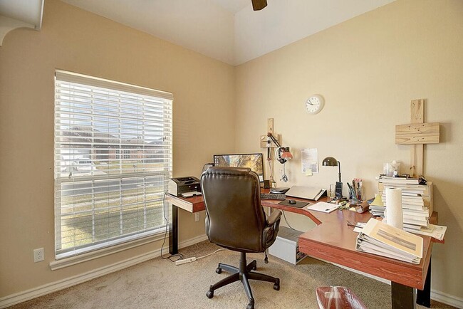 Building Photo - 3005 Dante Dr