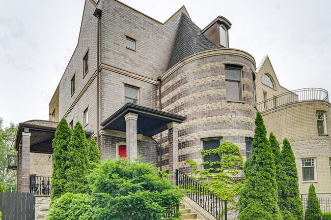 Building Photo - 3975 S Ellis Ave