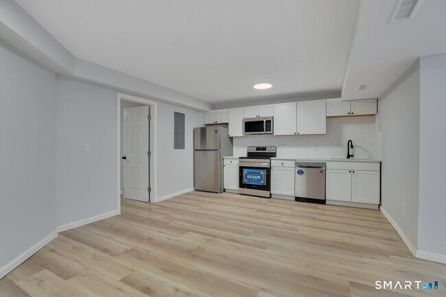 Building Photo - 192 Hartford Rd