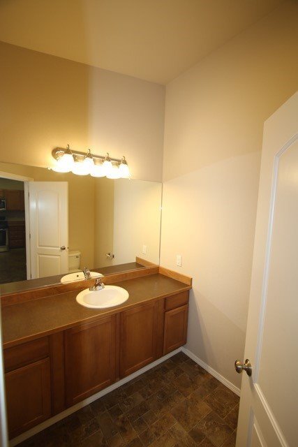 Building Photo - 3 Bedroom South Anchorage Townhouse!