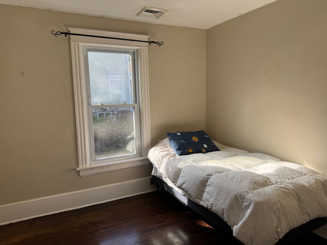 Building Photo - 9 Bartlett St