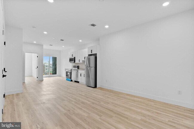 Building Photo - 809 Diamond St