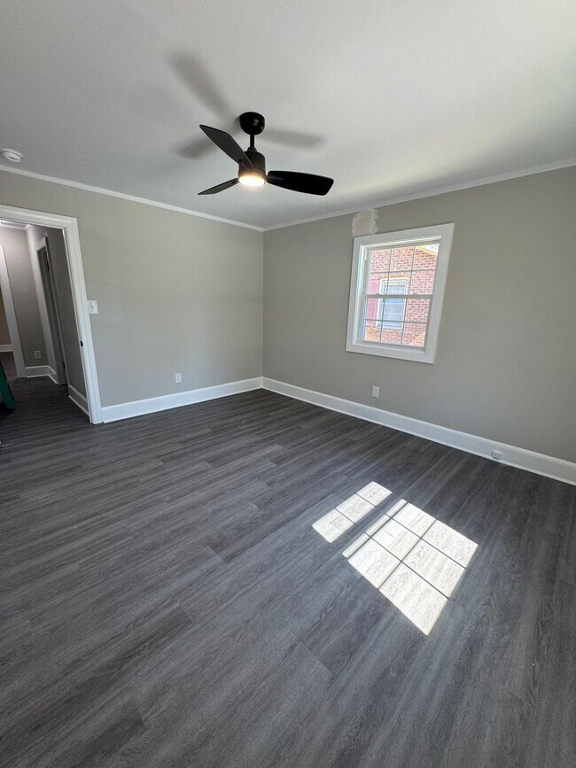 Building Photo - 1200 E Holly St