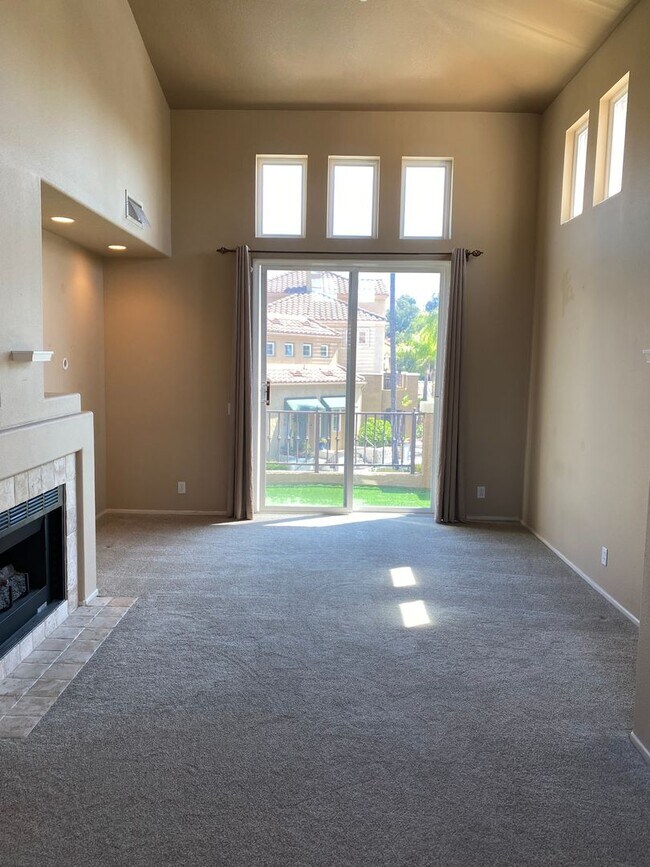 Building Photo - Charming Townhome in the Heart of Rancho S...