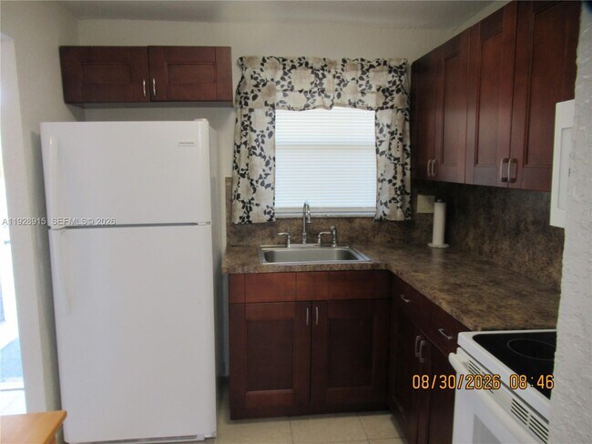 Building Photo - 8285 Sunrise Lakes Blvd