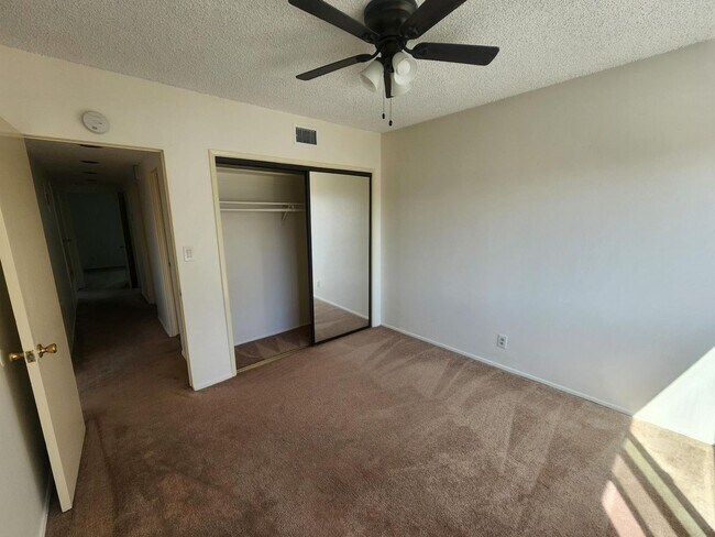 Building Photo - Moonstone