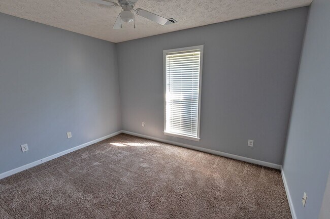 Building Photo - 6725 Taylor Ridge Rd
