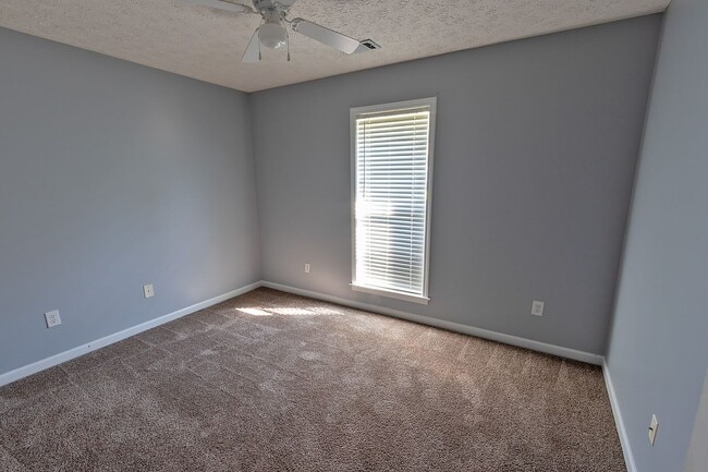 Building Photo - Home for rent in Taylor Ridge