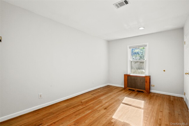 Building Photo - 528 N Wagner Ave