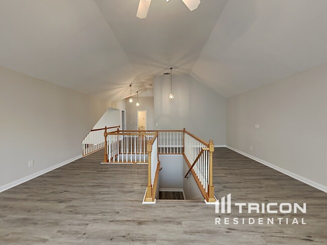 Building Photo - 142 Lyndhurst Dr