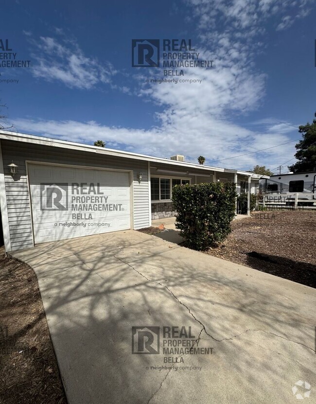 Building Photo - Charming Single-Story Home with Spacious L...