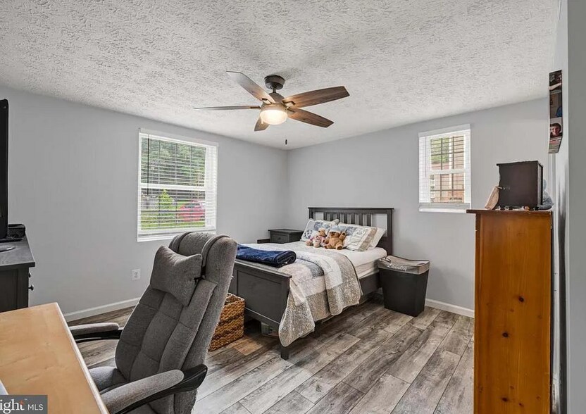 Building Photo - 300 Long Cove Ln