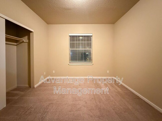 Building Photo - 537 Catron St S