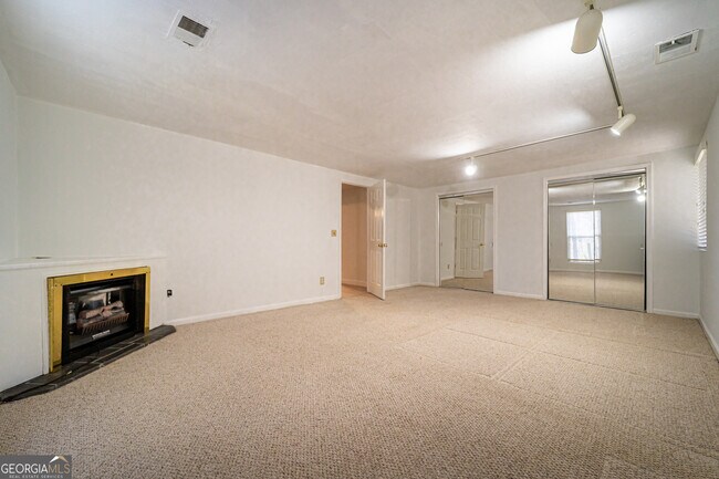 Building Photo - 3926 Clubland Dr