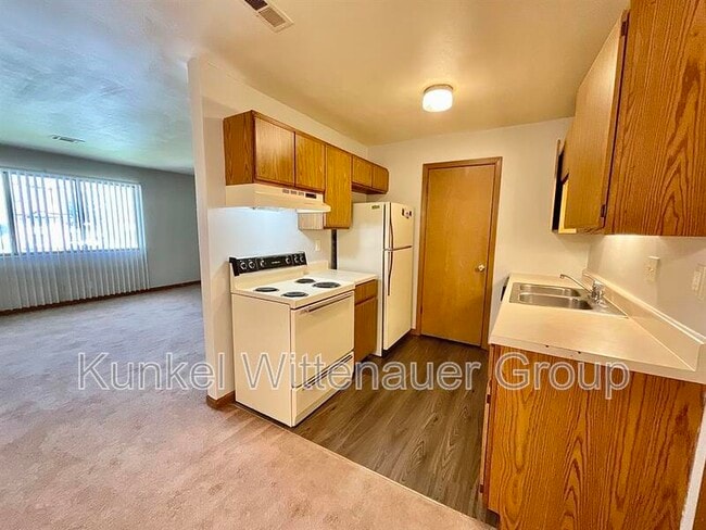 Building Photo - 22 Yorkshire Ln