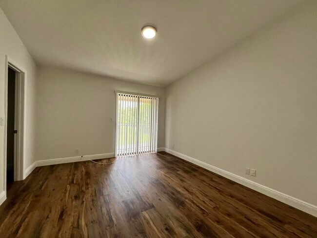 Building Photo - 10623 Royal Palm Blvd