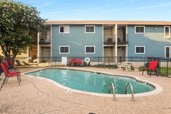 Building Photo - 829 Park Plaza Dr