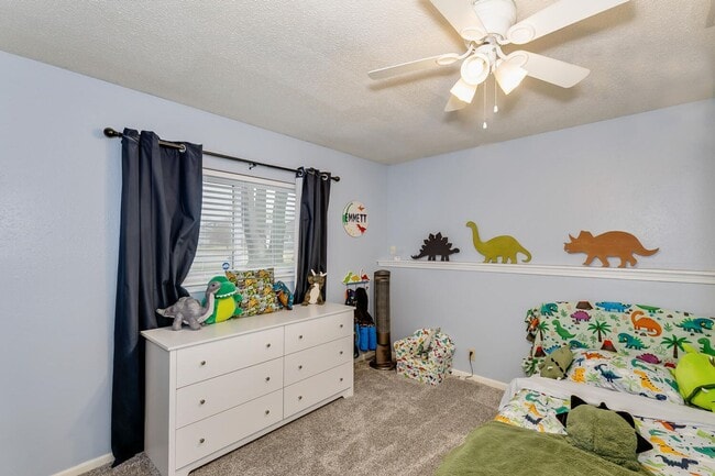 Building Photo - Nicely updated single family home in North...