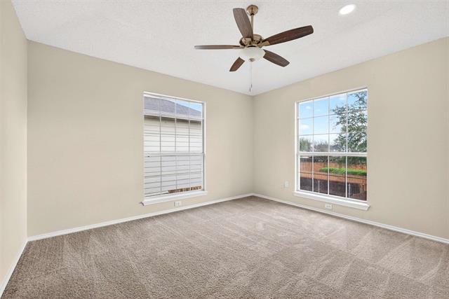 Building Photo - 2124 Newport Dr